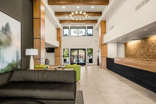 Oxford Suites Redding