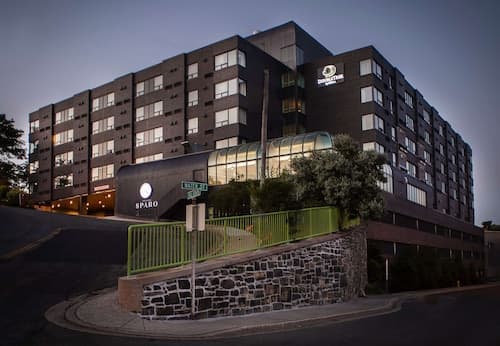 DoubleTree by Hilton St. John's Harbourview