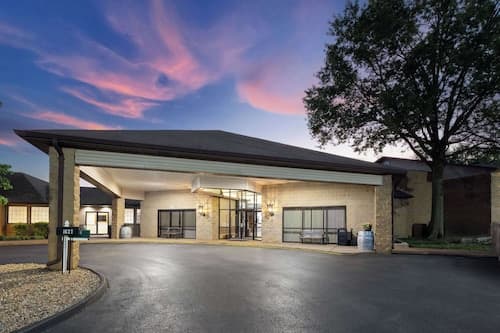 Baymont Inn and Suites by Wyndham Farmington, MO