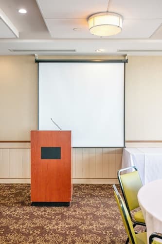 Holiday Inn & Suites Virginia Beach North Beach by IHG