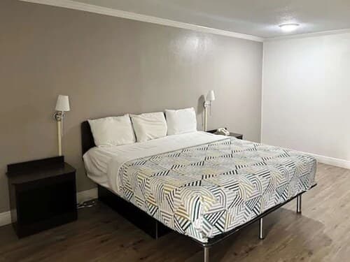 Brooks Inn & Suites