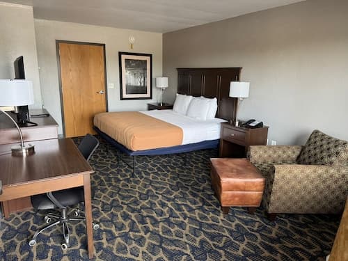 Greenlight Inn & Suites