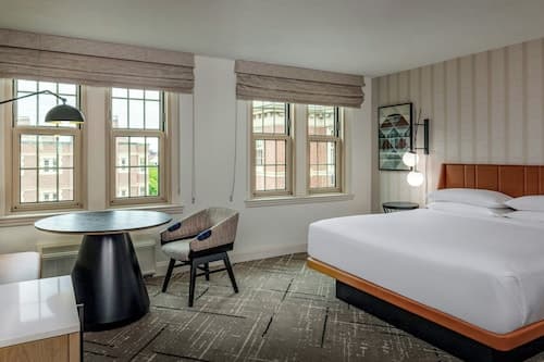 Sheraton Commander Hotel