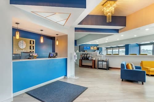 Comfort Inn & Suites Madison - Airport