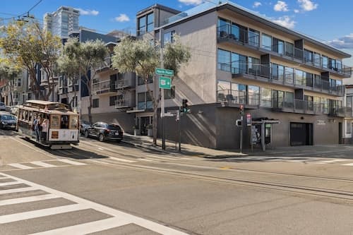 Suites At Fishermans Wharf