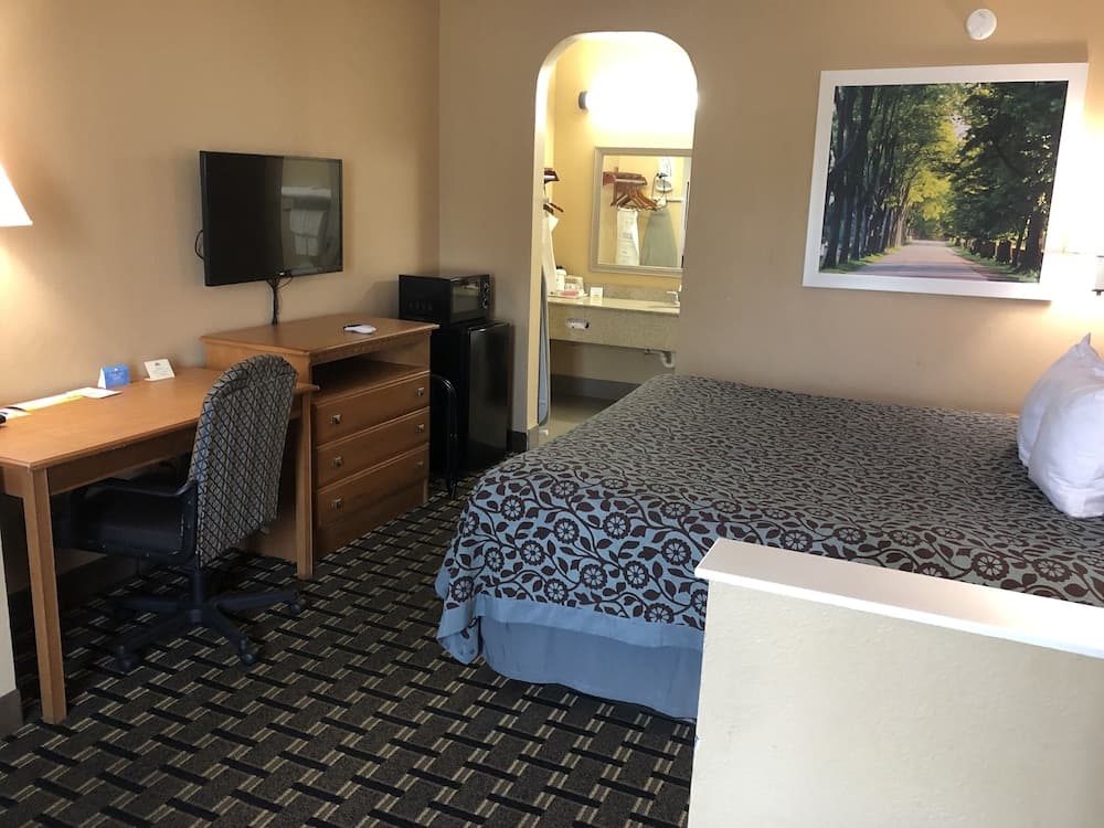 Days Inn by Wyndham Columbus