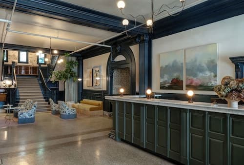 MarQueen Hotel