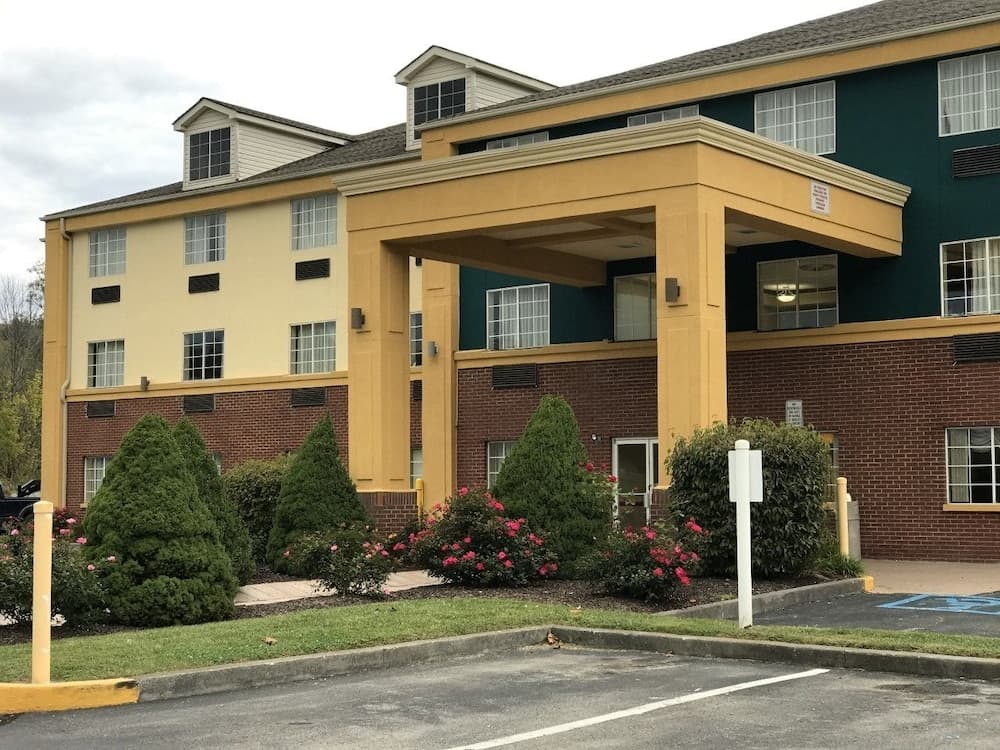Days Inn by Wyndham Norton
