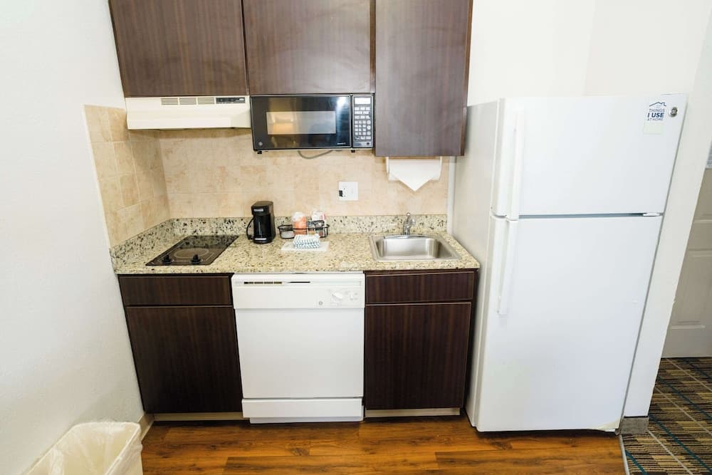 Mainstay Suites Knoxville Airport