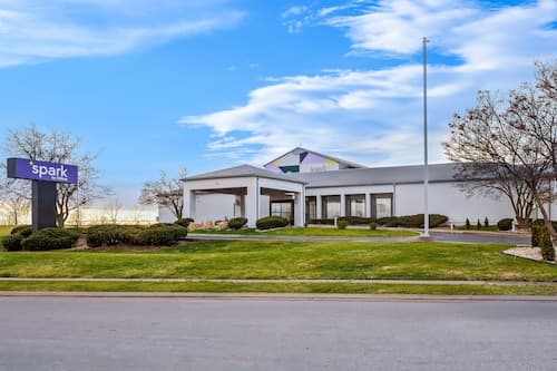 Spark by Hiton Bettendorf Quad Cities