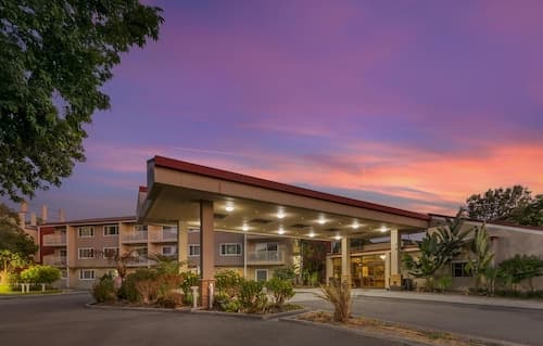 Best Western Plus Garden Court Inn