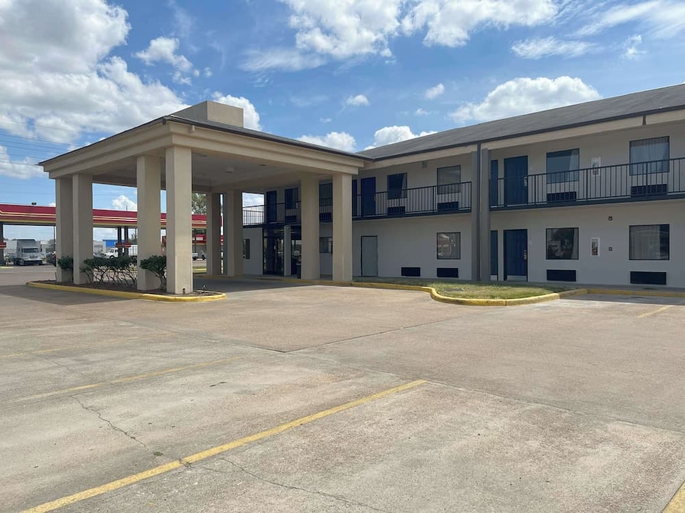 Motel 6 Cleveland, MS - Delta State University