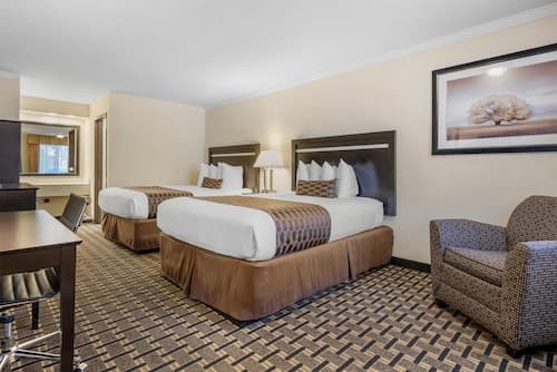 Best Western Plus Inn of Hayward