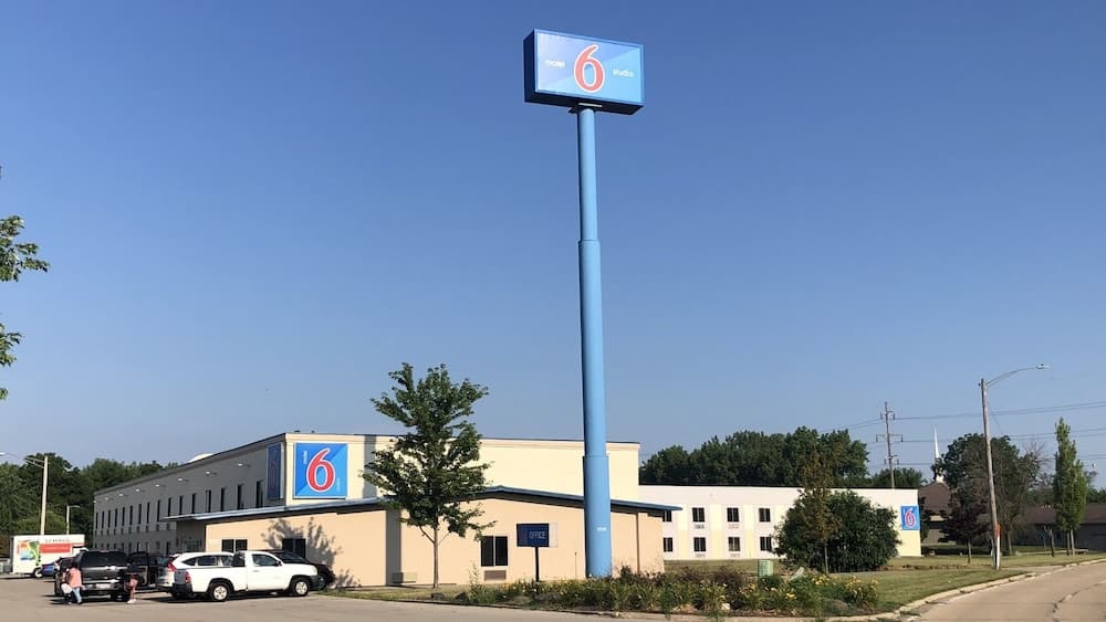 Motel 6 Peoria, IL