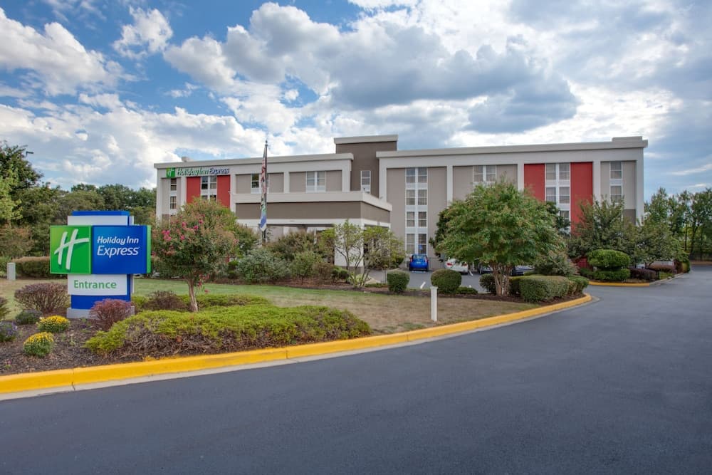 Holiday Inn Express Washington DC East - Andrews AFB by IHG