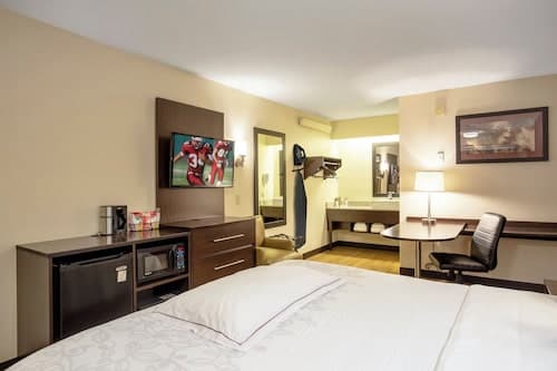 Red Roof Inn PLUS+ St Louis - Forest Park/ Hampton Ave
