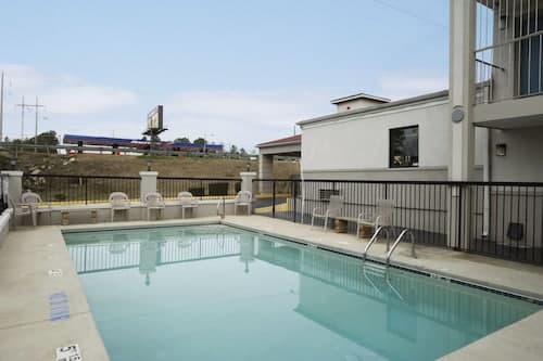 Days Inn by Wyndham Augusta / Fort Eisenhower