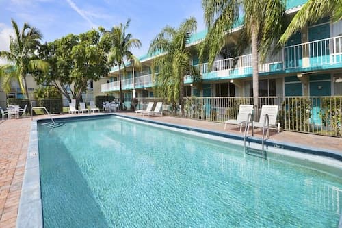 Days Inn & Suites by Wyndham Fort Pierce Midtown