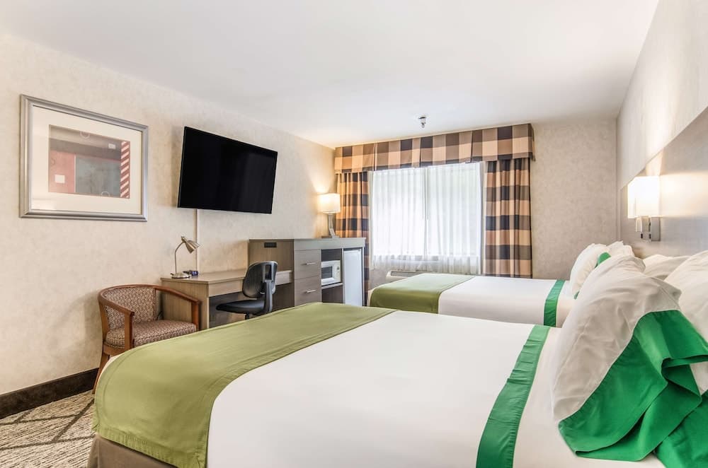 GuestHouse Inn & Suites Hotel Poulsbo