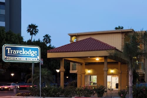 Travelodge by Wyndham Long Beach Convention Center