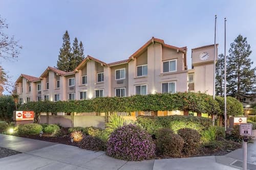 Best Western Plus Airport Plaza