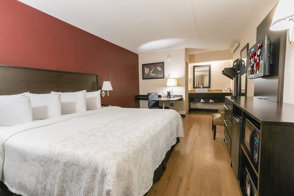 Red Roof Inn PLUS+ West Springfield