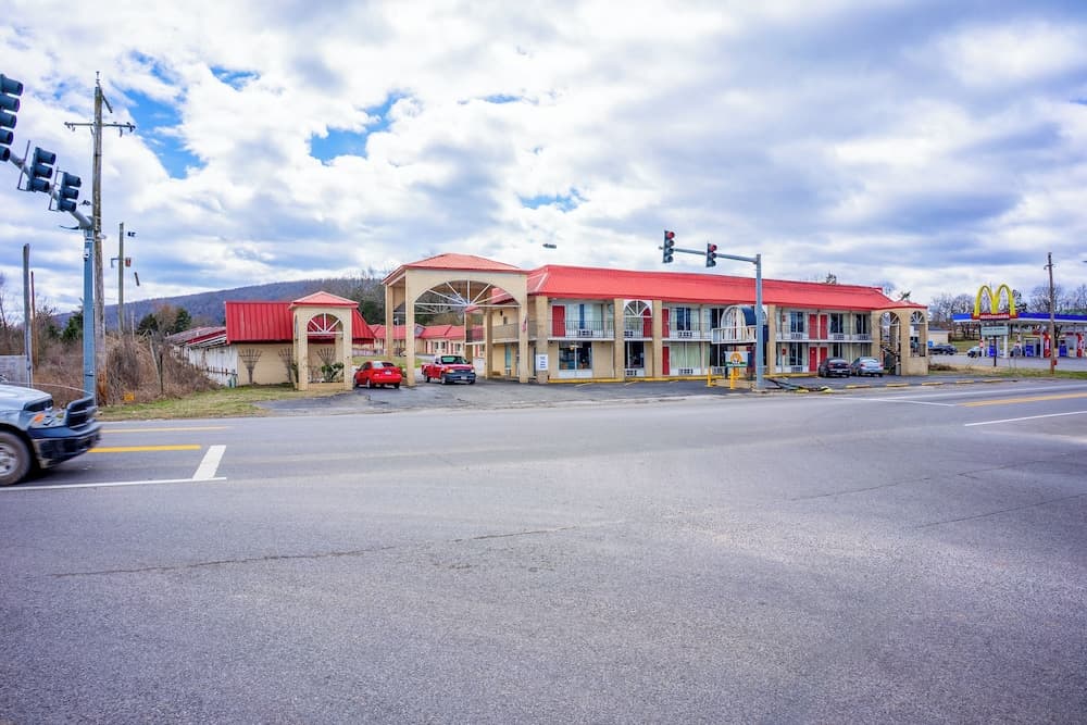 Ozark Junction mountain view by OYO