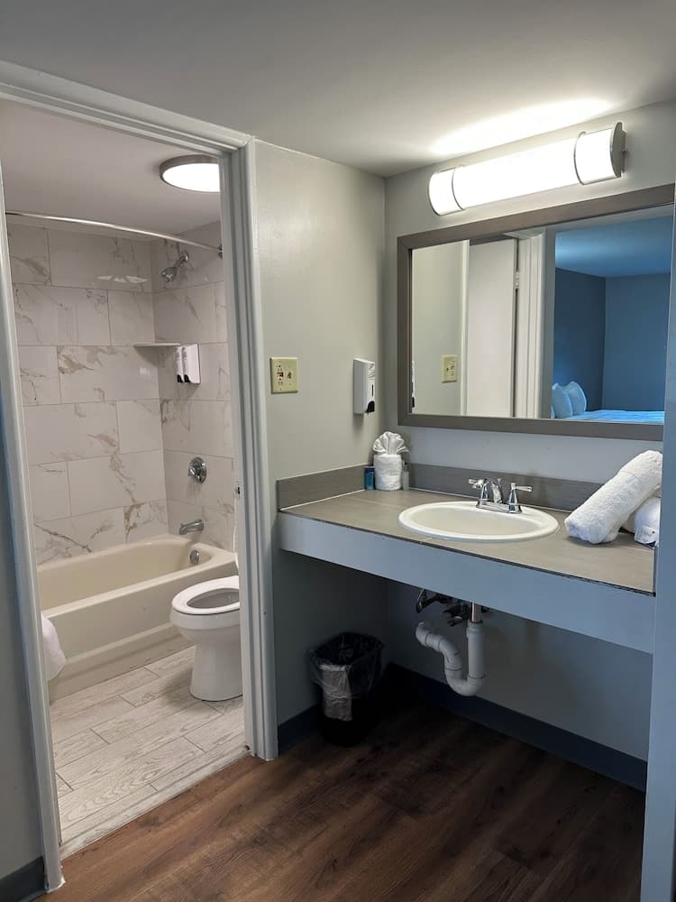 Whaler Inn and Suites