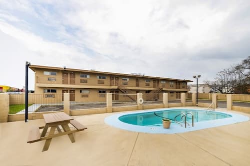 Oyo Hotel San Antonio Lackland AFB/Seaworld Hwy 90 W