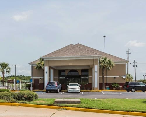 Quality Inn & Suites North Montgomery