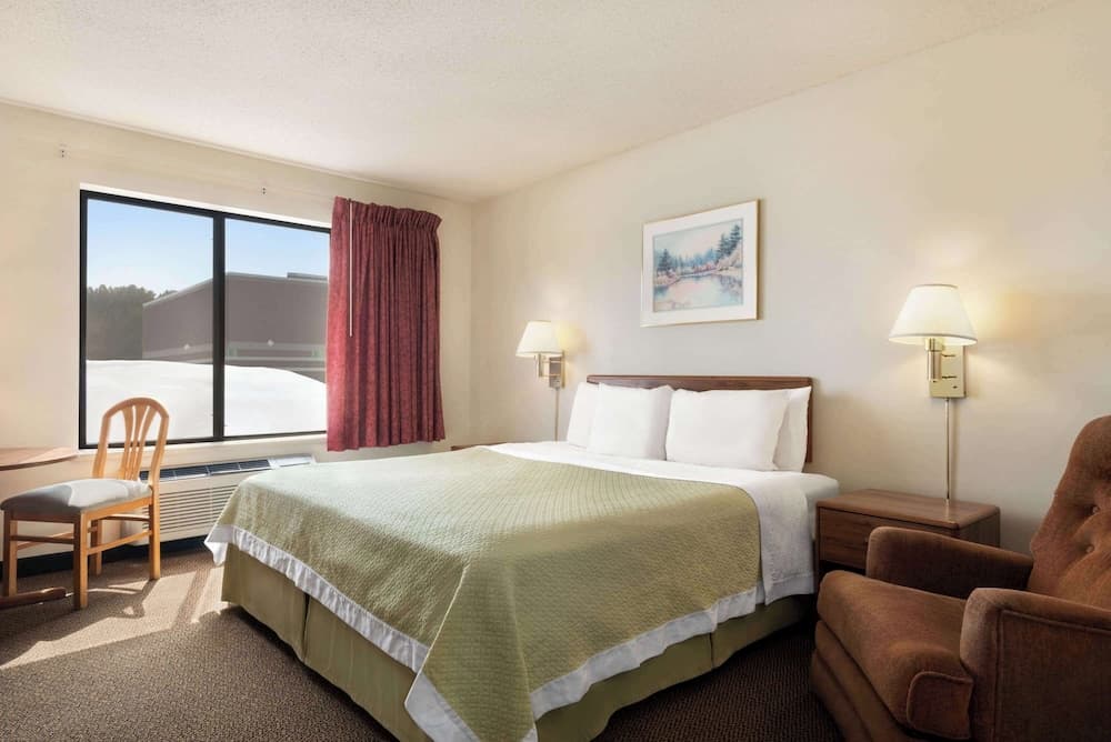 Days Inn by Wyndham Eagle River