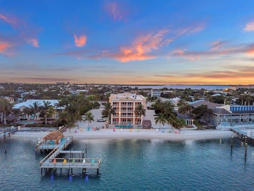 Hutchinson Island Hotel