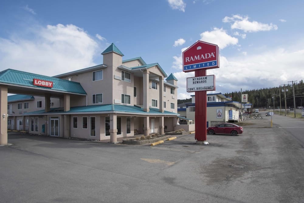 Ramada by Wyndham 100 Mile House