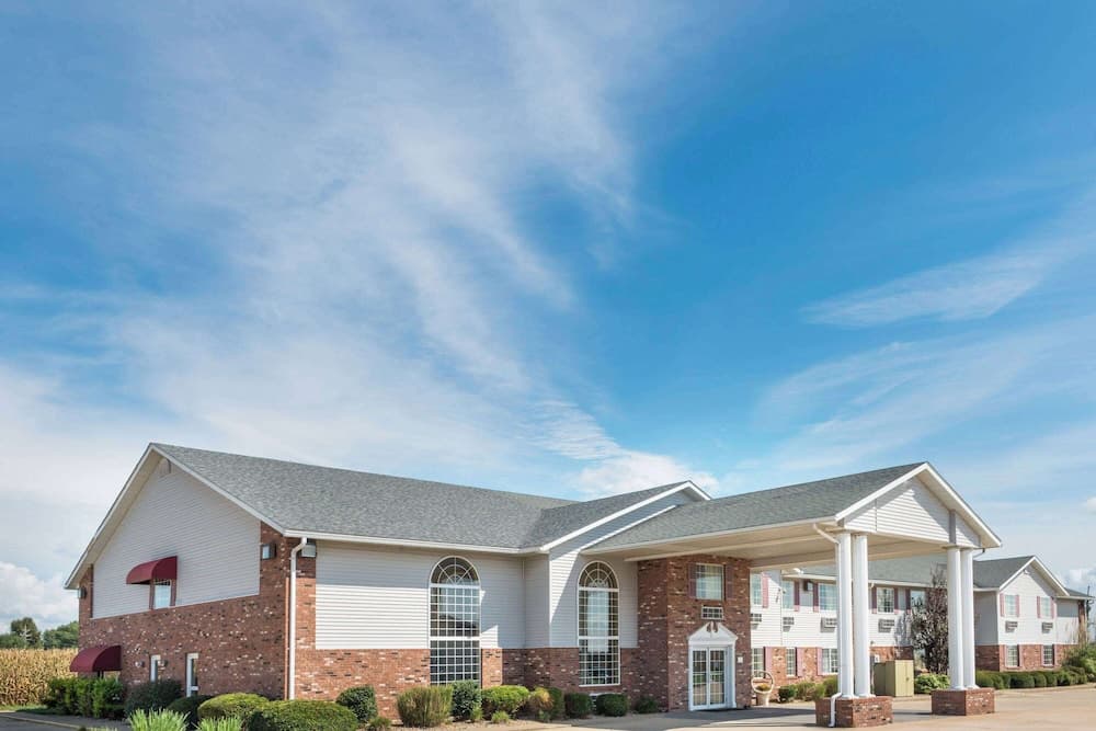 Super 8 by Wyndham Jerseyville