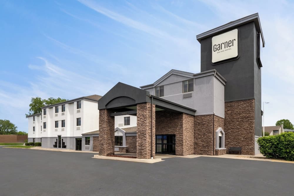 Garner Hotel Topeka West, by IHG