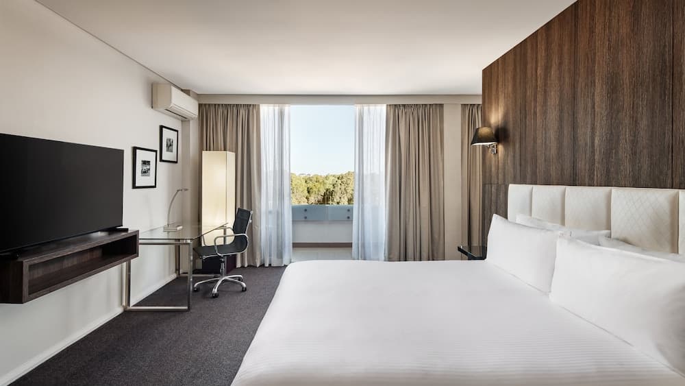 Holiday Inn Warwick Farm by IHG