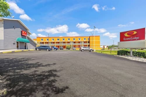 Econo Lodge Akron Copley Northwest