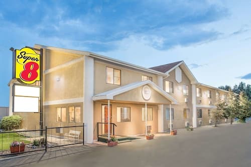 Super 8 by Wyndham Riverton