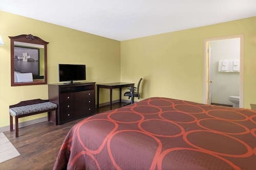 Super 8 by Wyndham Youngstown/Girard