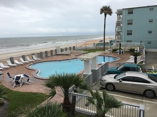 Arya Blu Inn & Suites