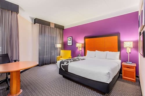 La Quinta Inn & Suites by Wyndham Raleigh Durham Intl AP