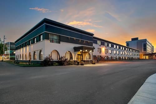 Days Inn & Conference Centre by Wyndham Montreal Airport