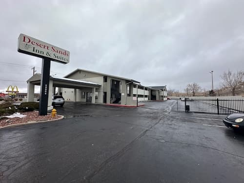 Desert Sands Inn & Suites