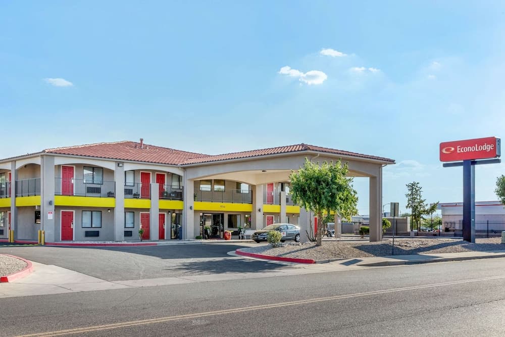 Econo Lodge West - Coors Blvd