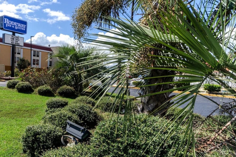 Rodeway Inn & Suites Jacksonville near Camp Lejeune