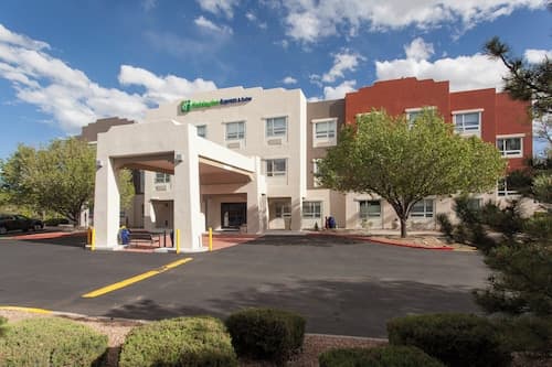 Holiday Inn Express & Suites Santa Fe by IHG