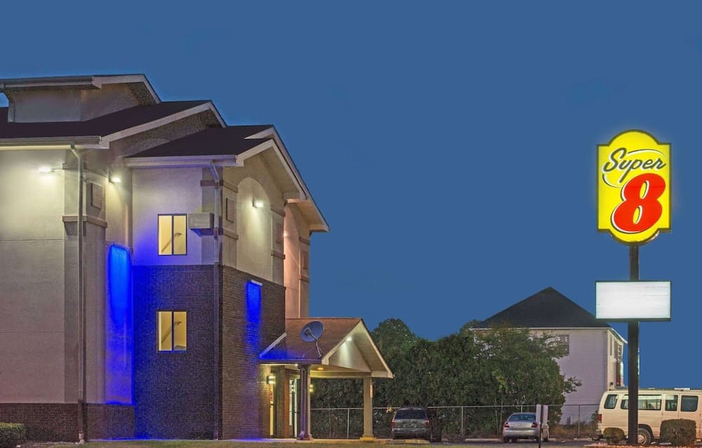 Super 8 by Wyndham New Castle