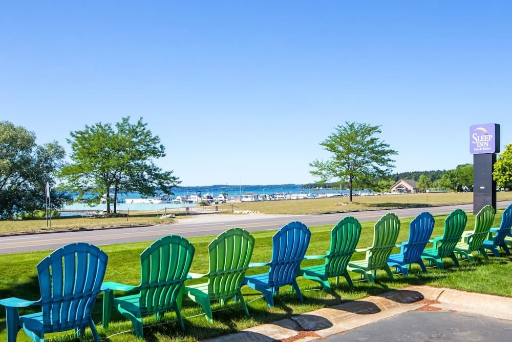 Sleep Inn & Suites Bay View Acme - Travers City