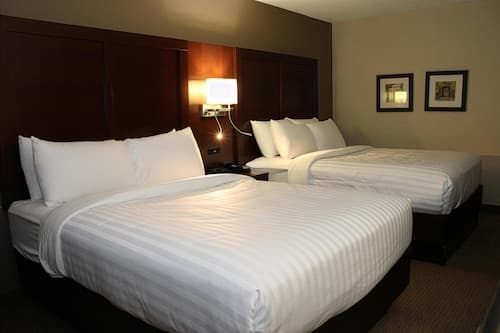 Best Western Rochelle Inn & Suites near DeKalb
