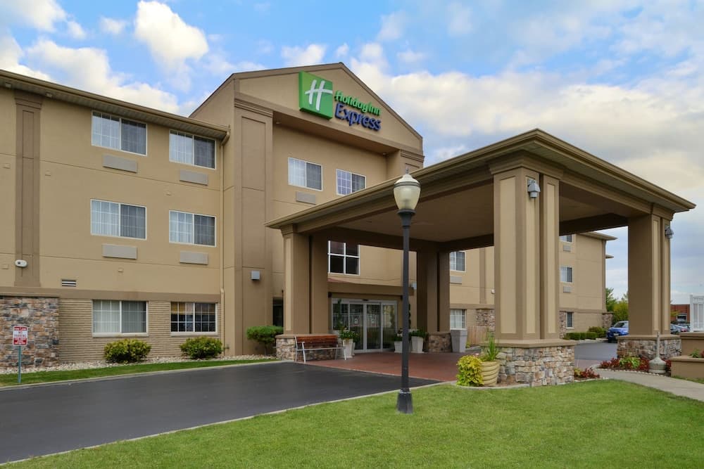Holiday Inn Express & Suites St Joseph by IHG